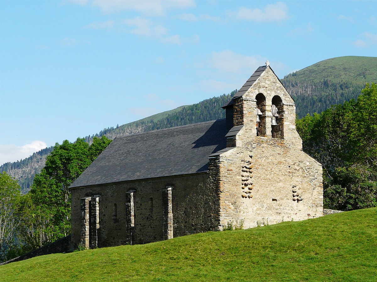 Église en pierre avec deux cloches, Zanni Compagnie à Toulouse.