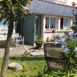 Jardin avec fleurs et mobilier extérieur, Zanni Compagnie à Toulouse.