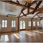 Intérieur lumineux d'une salle de la Zanni Compagnie à Toulouse.